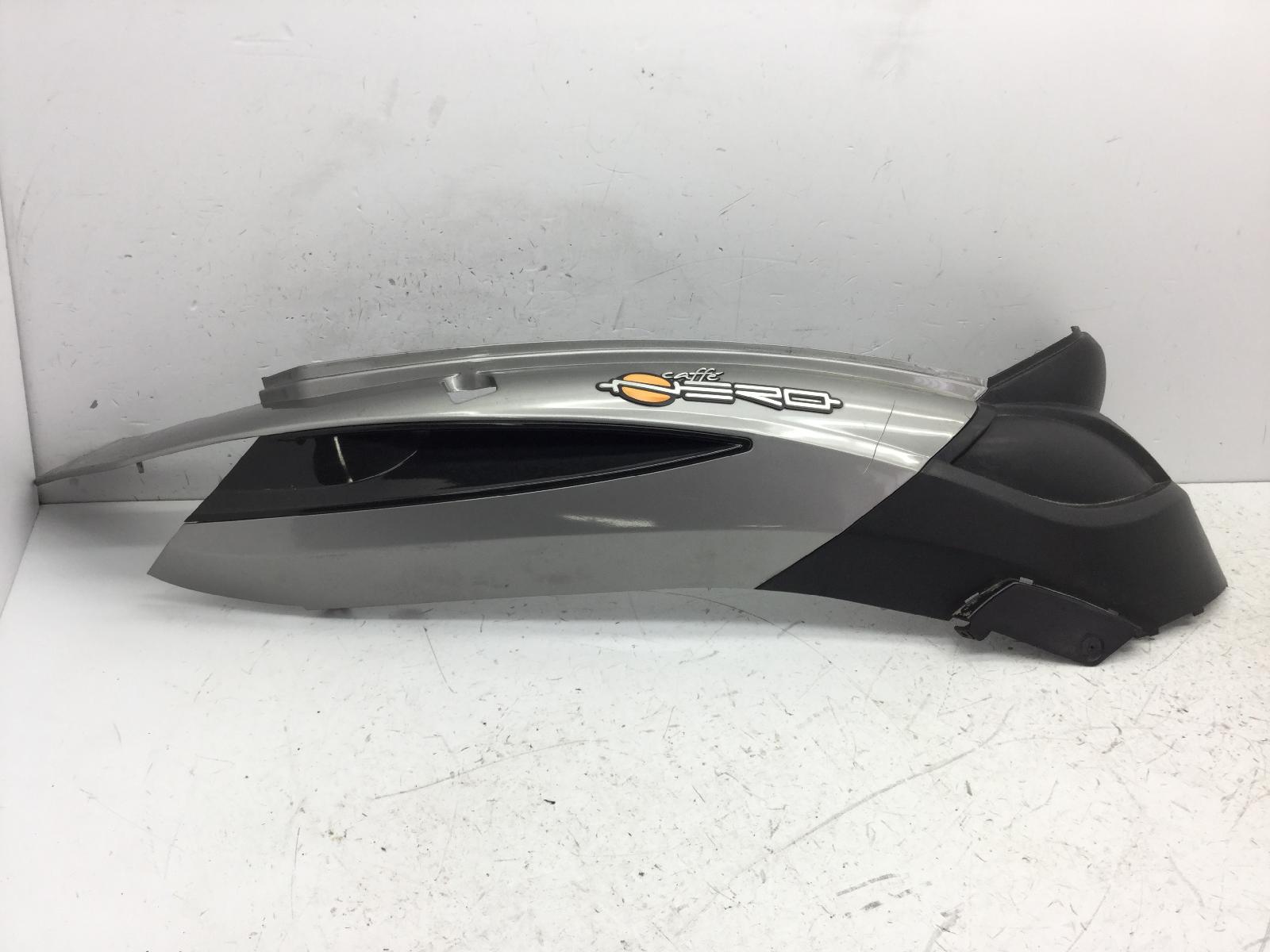 Benelli caffe' nero 150 carena fiancata posteriore destra - piccola rottura 2011 2011 t1310