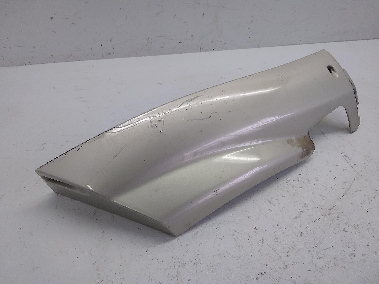 Mbk yp skyliner 125 carena sottopedana destra con alette rotte 1998 2000 se022