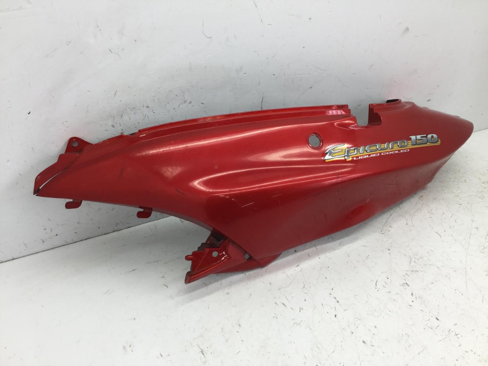 Suzuki uc epicuro 150 carena fiancata posteriore sinistra con aletta rotta 1999 2001 ay111
