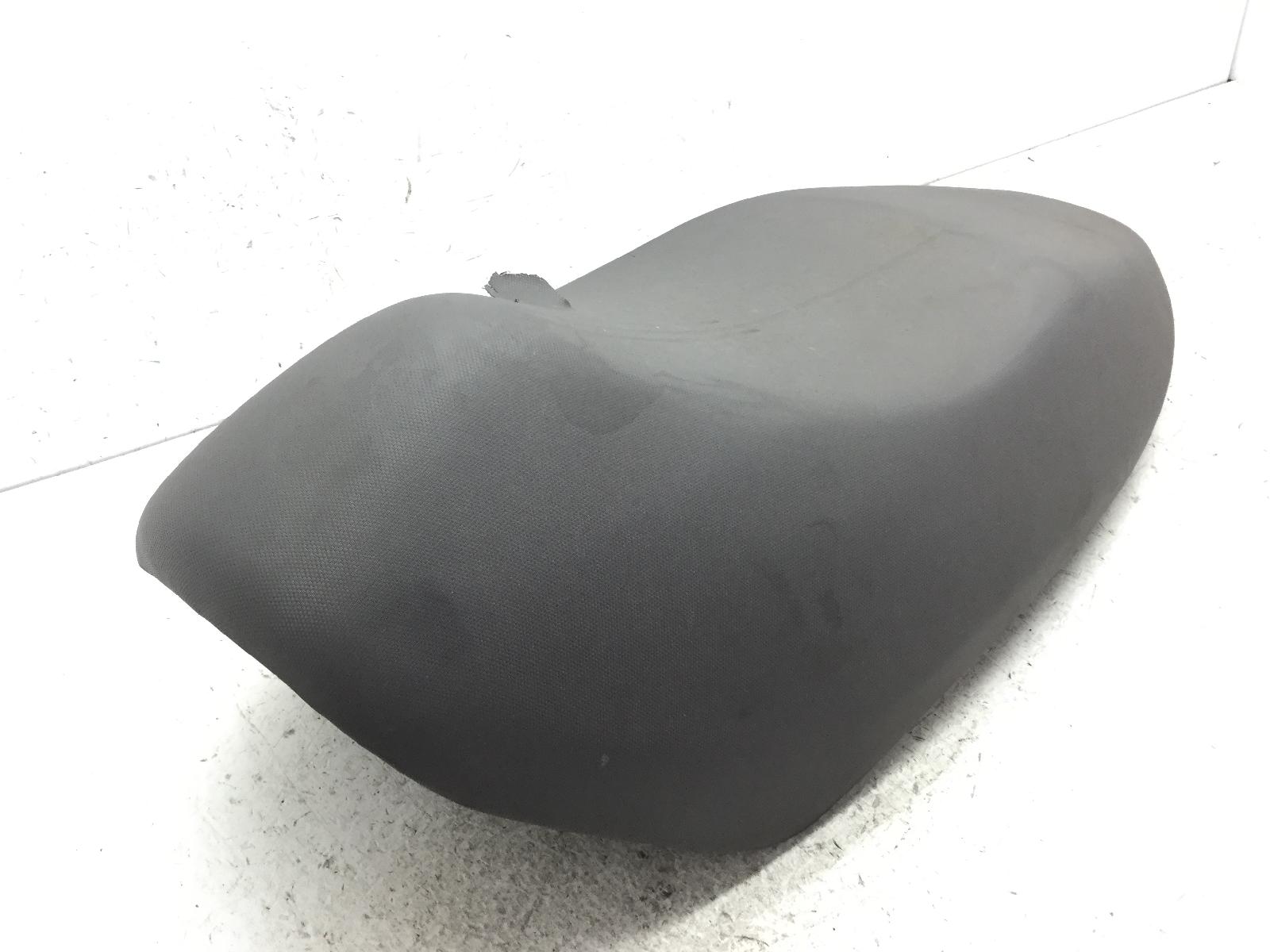 Suzuki uc epicuro 150 sella saddle - strappo su fodera 1999 2001 ay111