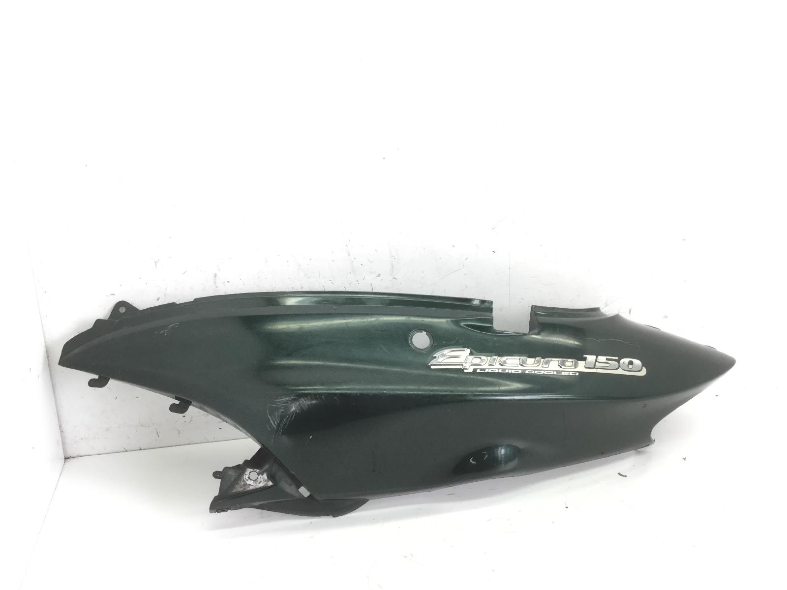 Suzuki uc epicuro 150 carena fiancata posteriore sinistra -crepa su attacco 1999 2001 ay111