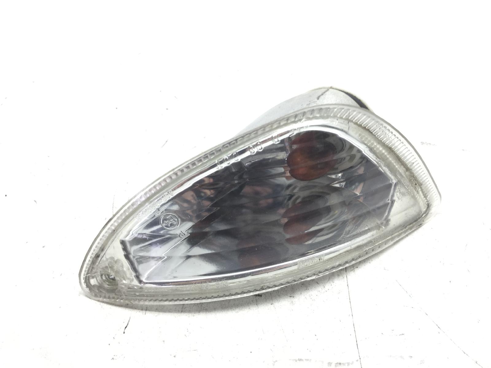 Piaggio vespa lx 4v 4t 50 freccia posteriore destra con crepe su gemma 2009 2013 c38700