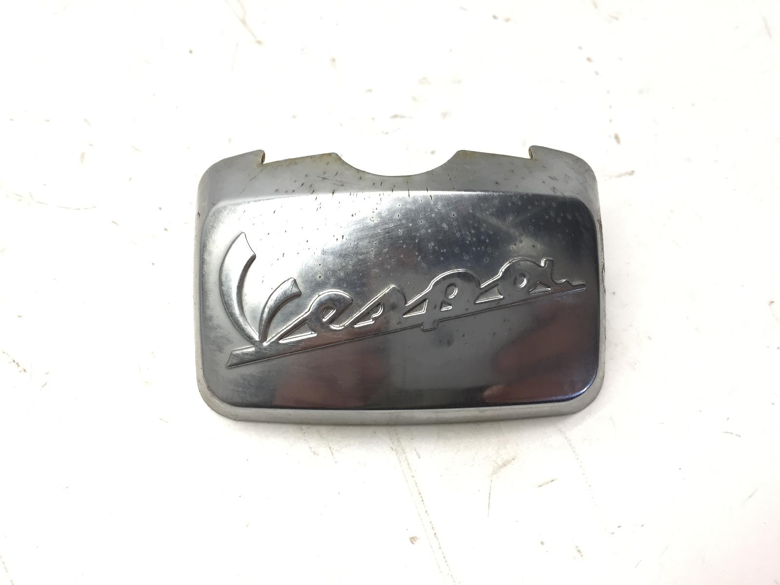 Piaggio vespa lx 4v 4t 50 logo tappo coperchio maniglione 2009 2013 c38700