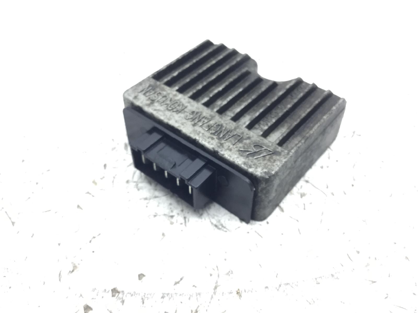 Piaggio fly 4t 4v 50 regolatore di tensione 2012 2013 rp8c521