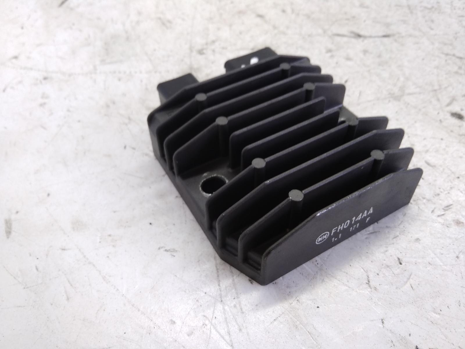 Honda sw-t abs 600 regolatore di tensione 2011 2011 jh2pf01d2bk