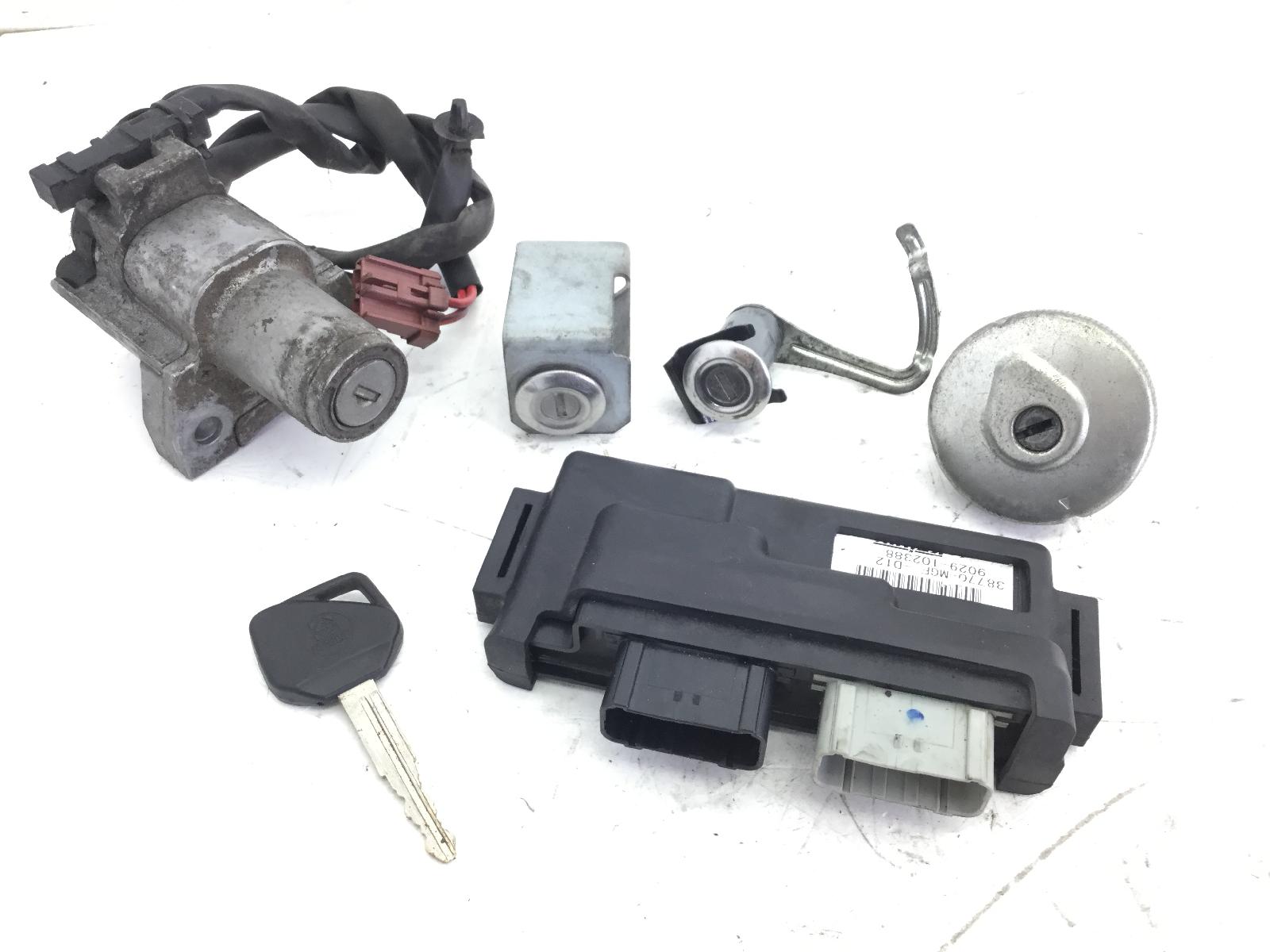 Honda sw-t abs 600 blocchetto accensione serrature centralina e chiave 2011 2011 jh2pf01d2bk