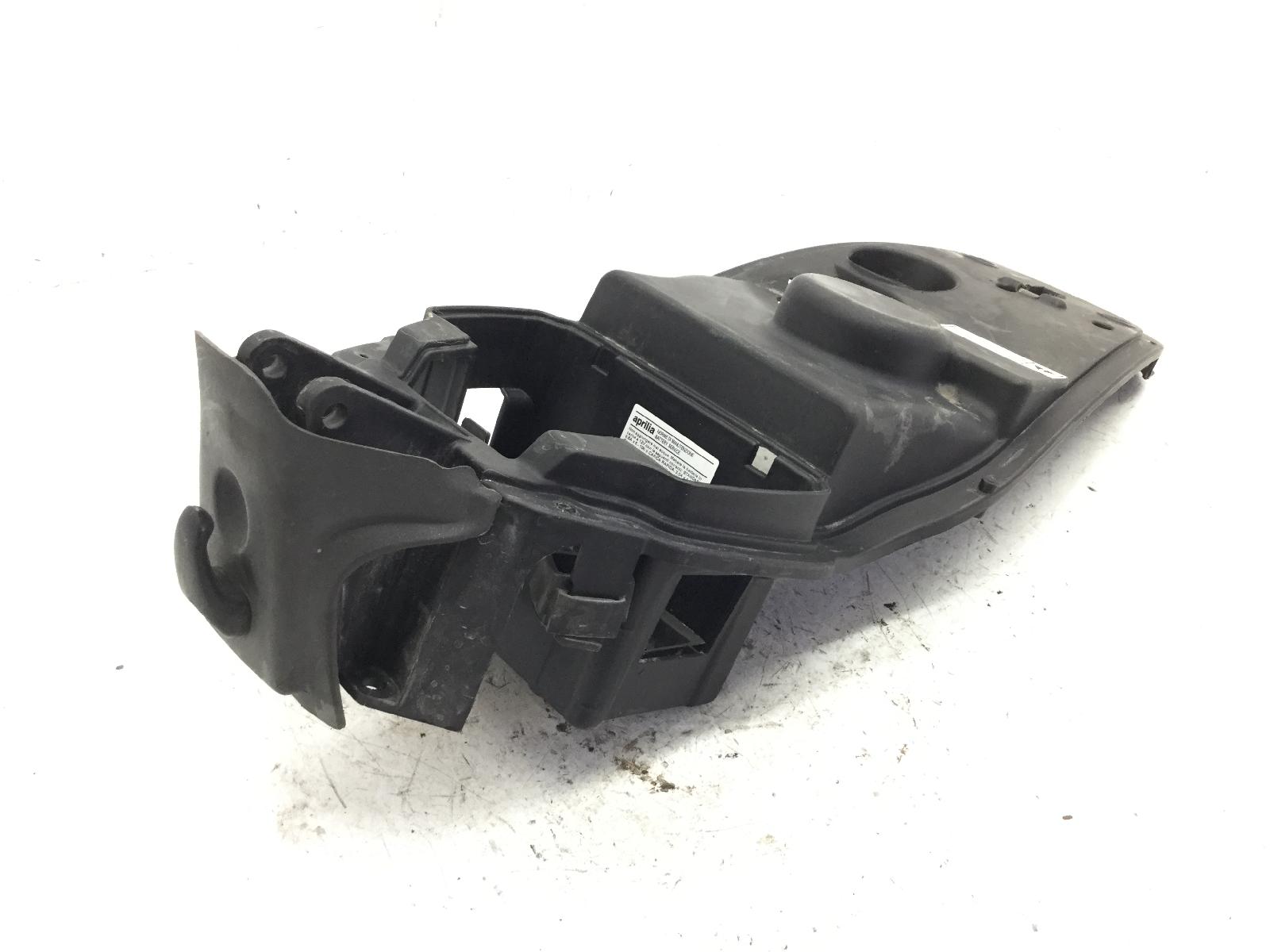 Aprilia scarabeo ditech ie 2t 50 carena vano sottosella - rottura 2001 2004 sca00