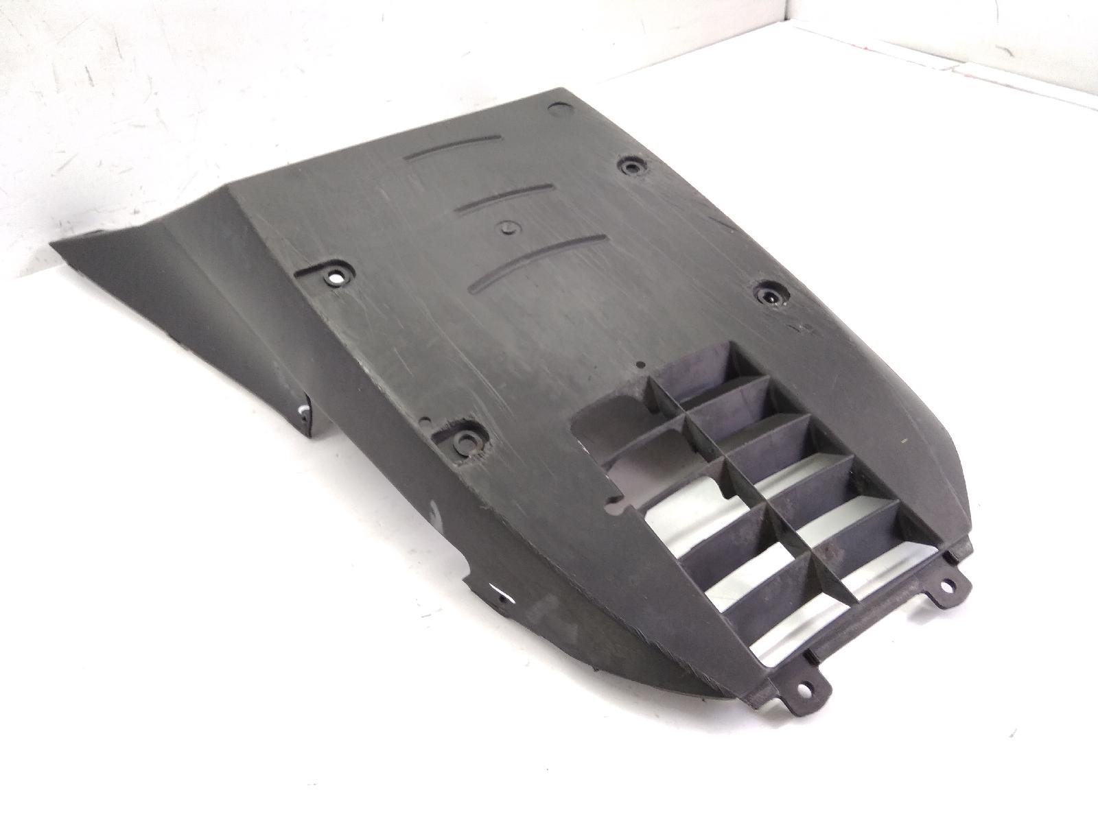 Suzuki burgman 200 carena sottopedana con 4 fori 2011 2012 cd112