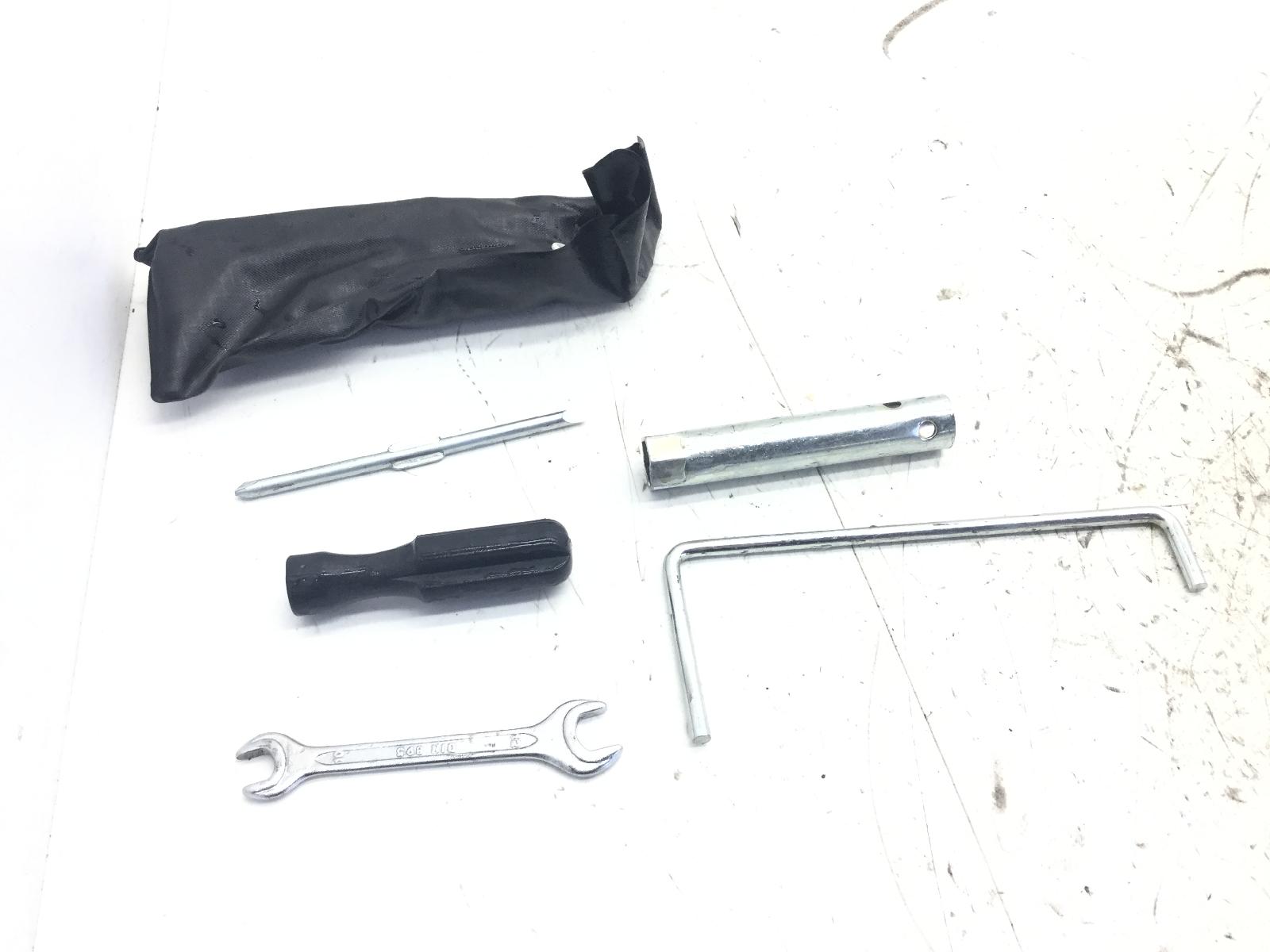 Suzuki burgman 200 kit attrezzi attrezzatura di bordo 2011 2012 cd112