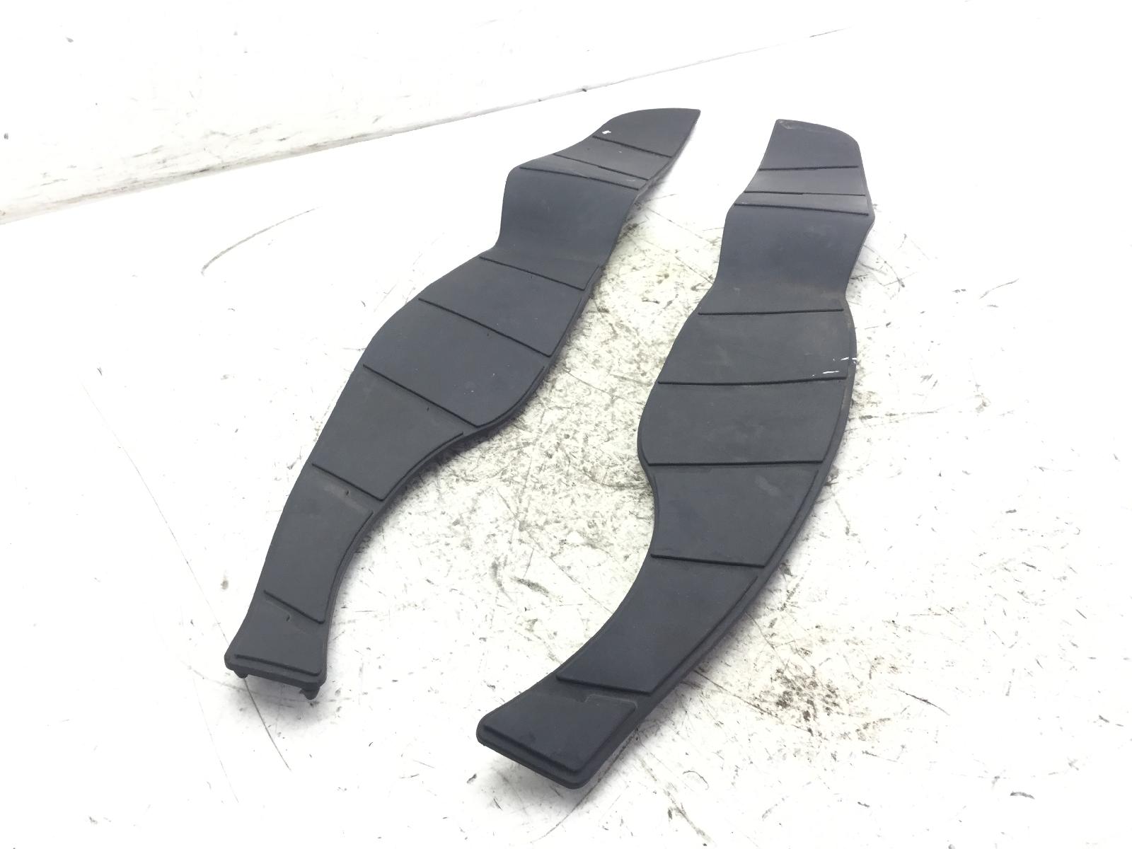 Suzuki burgman 200 coppia tappetini pedana pavimento poggiapiedi 2011 2012 cd112