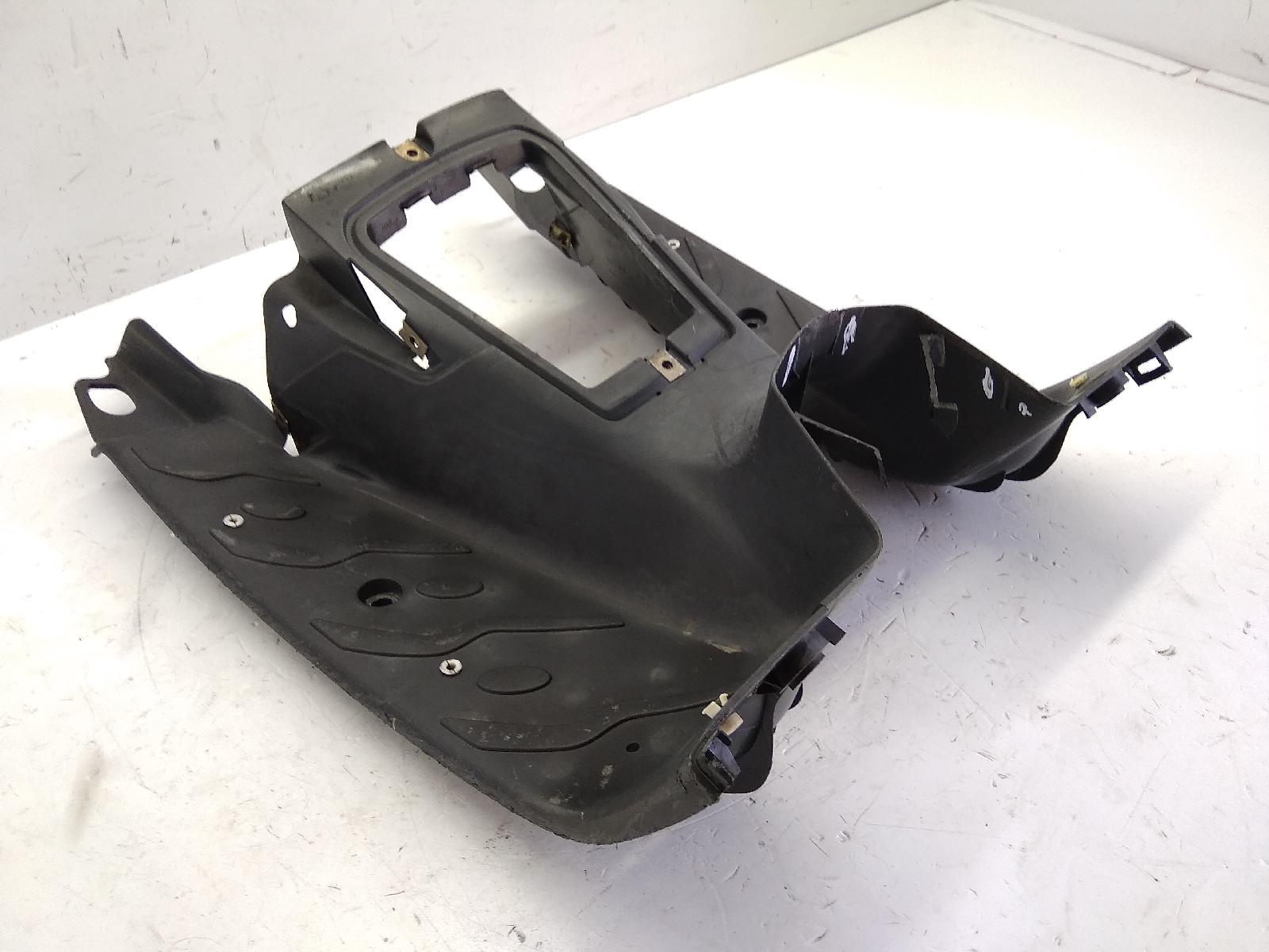 Peugeot speedfight 2t 50 carena pedana pavimento poggiapiedi con rottura 2000 2001 vgas2ab