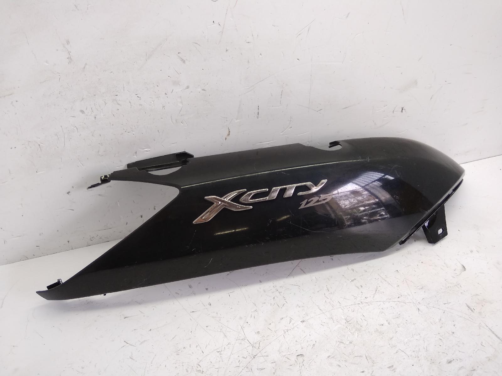 Yamaha x-city vp 125 carena fiancata posteriore destra con 2 fori 2008 2011 se431