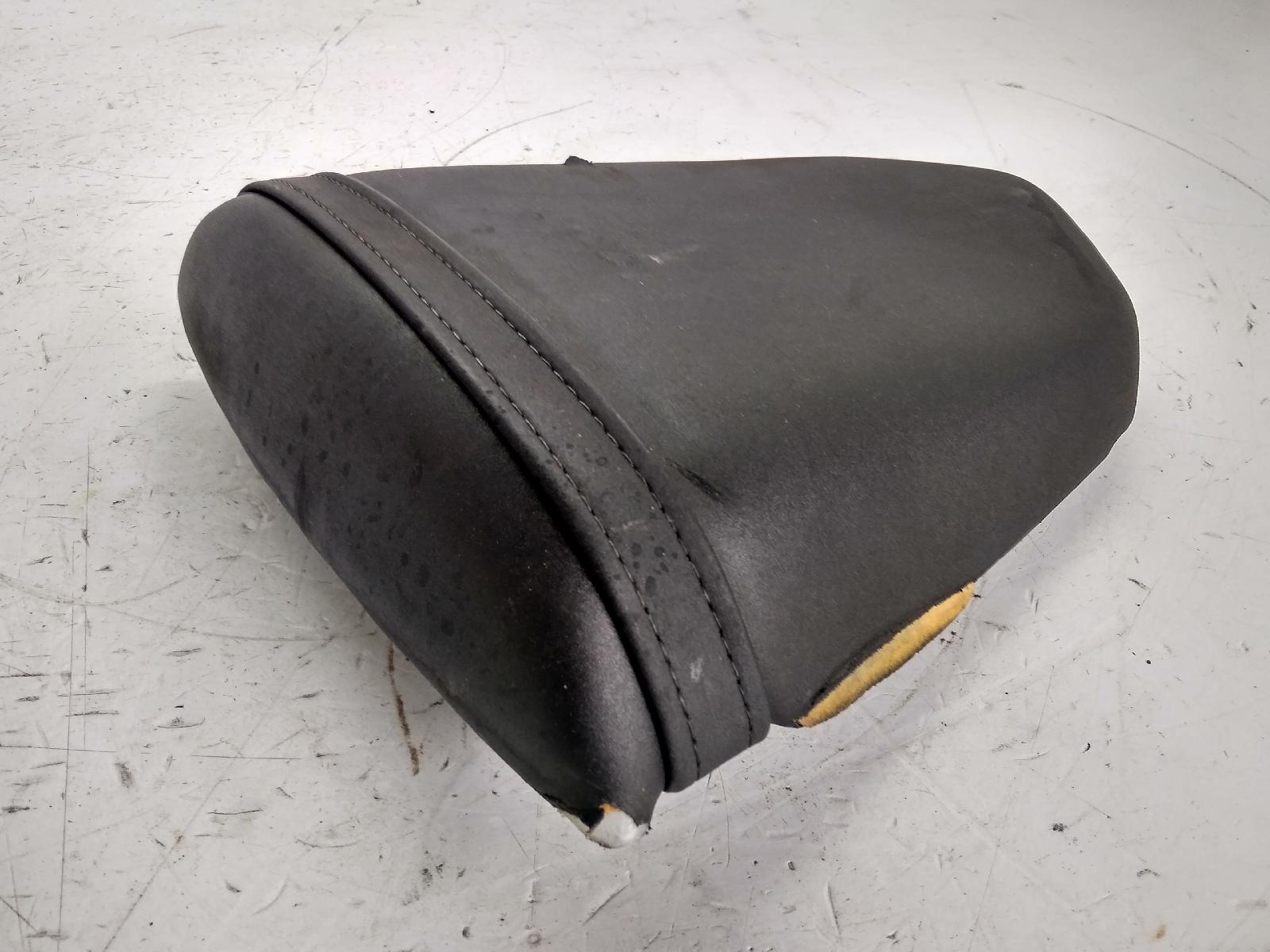 Suzuki gsx-r k4 k5 600 sella saddle passeggero posteriore strappi su fodera 2004 2005 b2111