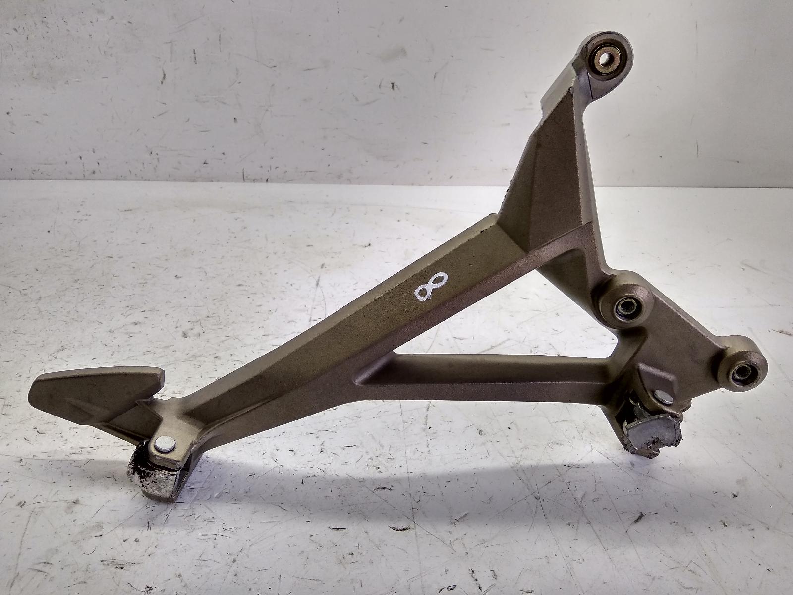 Aprilia shiver 750 supporto pedane destro 2007 2009 ra000