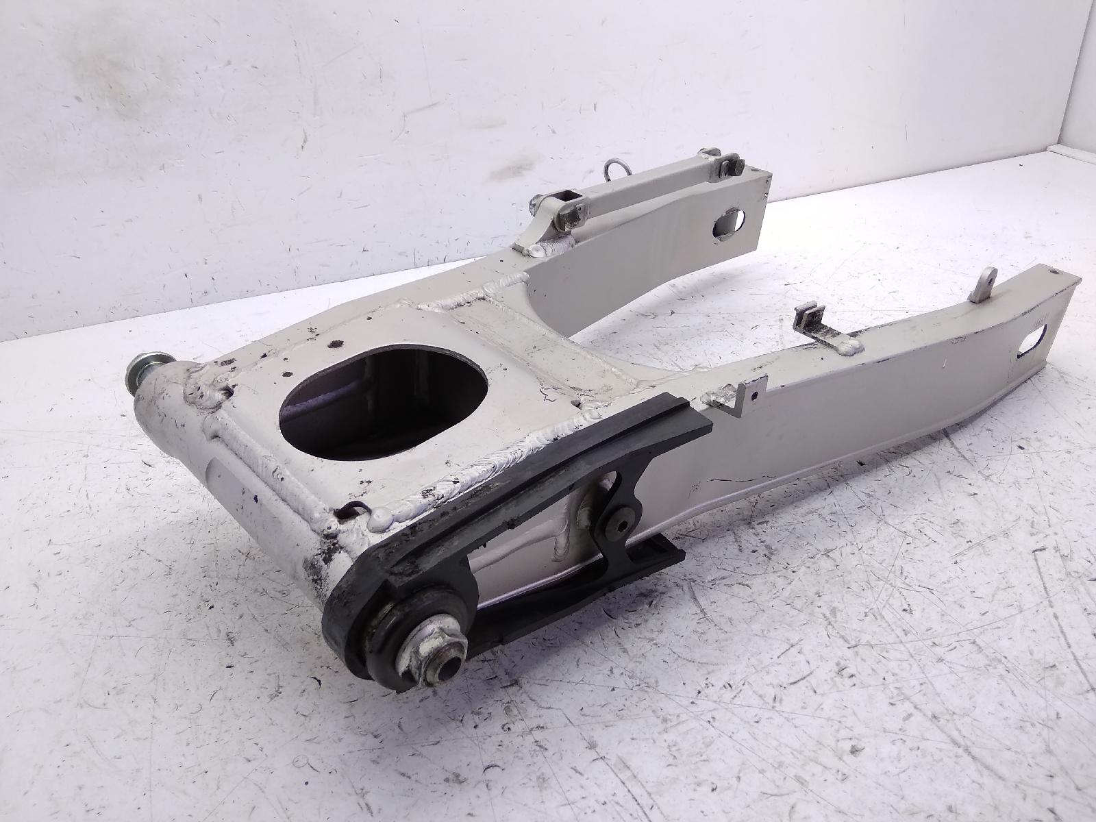 Kawasaki zzr e7 e9 600 forcellone posteriore con guida catena e staffa 1999 2000 zx600eea