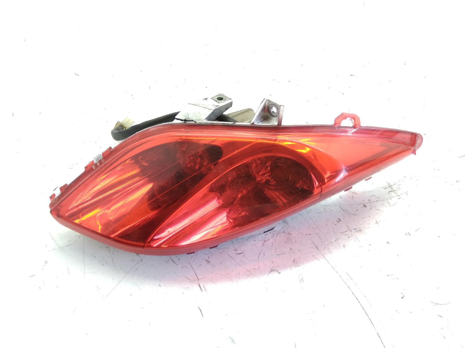 Yamaha x-max yp r 125 faro fanale posteriore destro con attacco rotto 2010 2012 se541