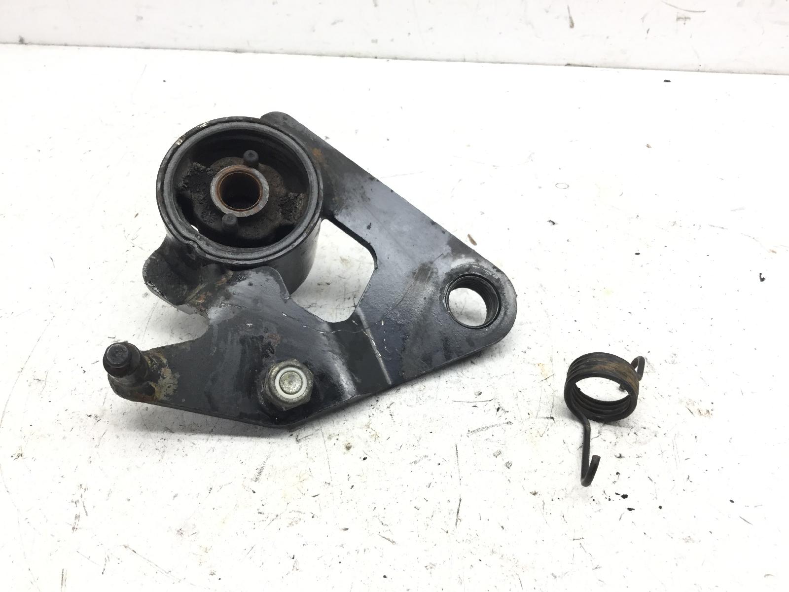 Piaggio x10 4t 4v ie euro 3 125 staffa motore supporto silent block e molla 2012 2015 m76101