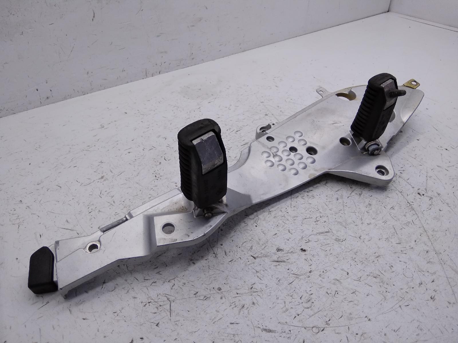 Bmw r 850 rt abs 850 staffa supporto destro e pedane poggiapiedi 2002 2005 wb10417ax4ze