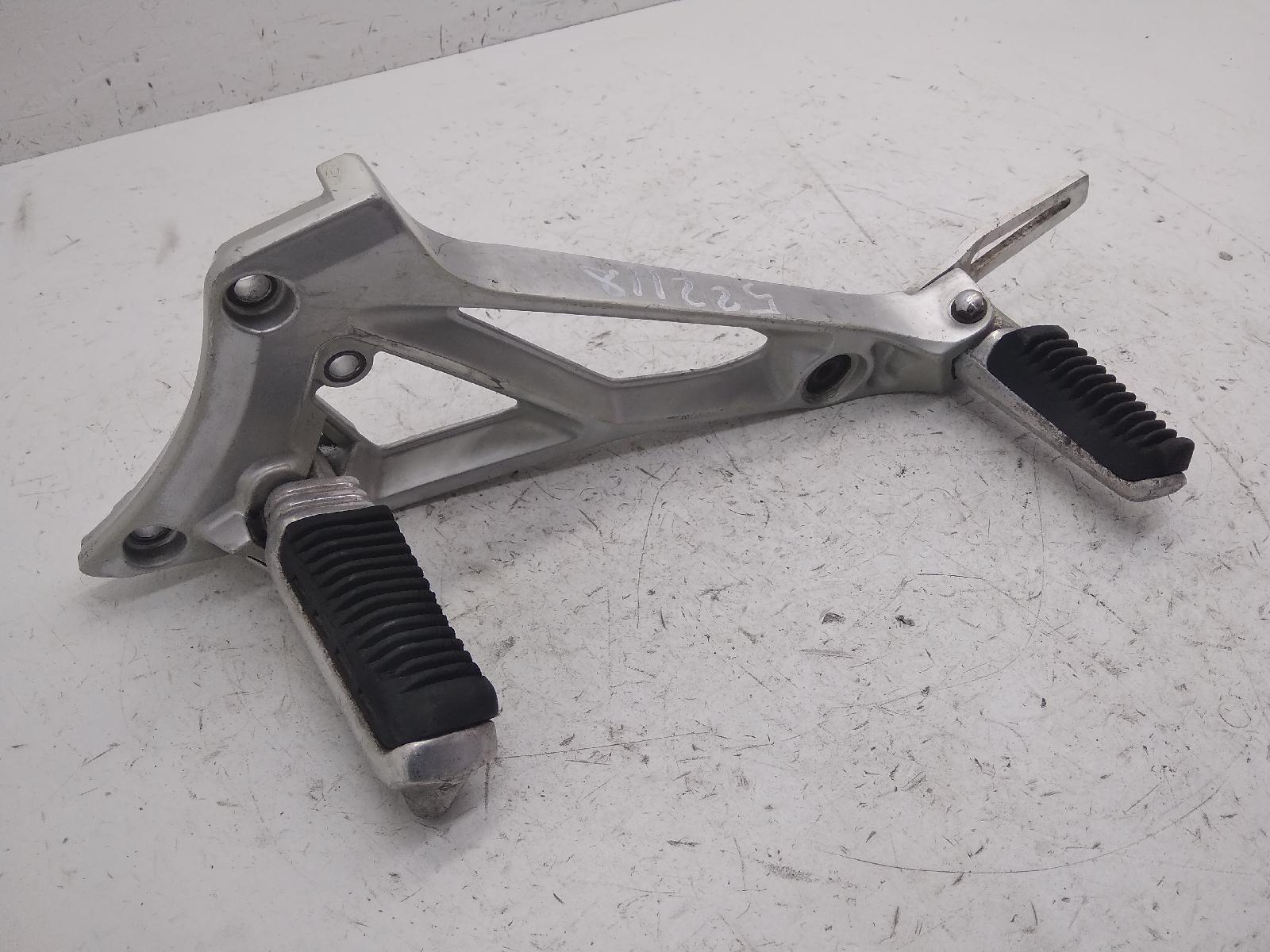 Suzuki gsx e f-h 550 staffa supporto sinistra e pedane 1985 1987 gn71d