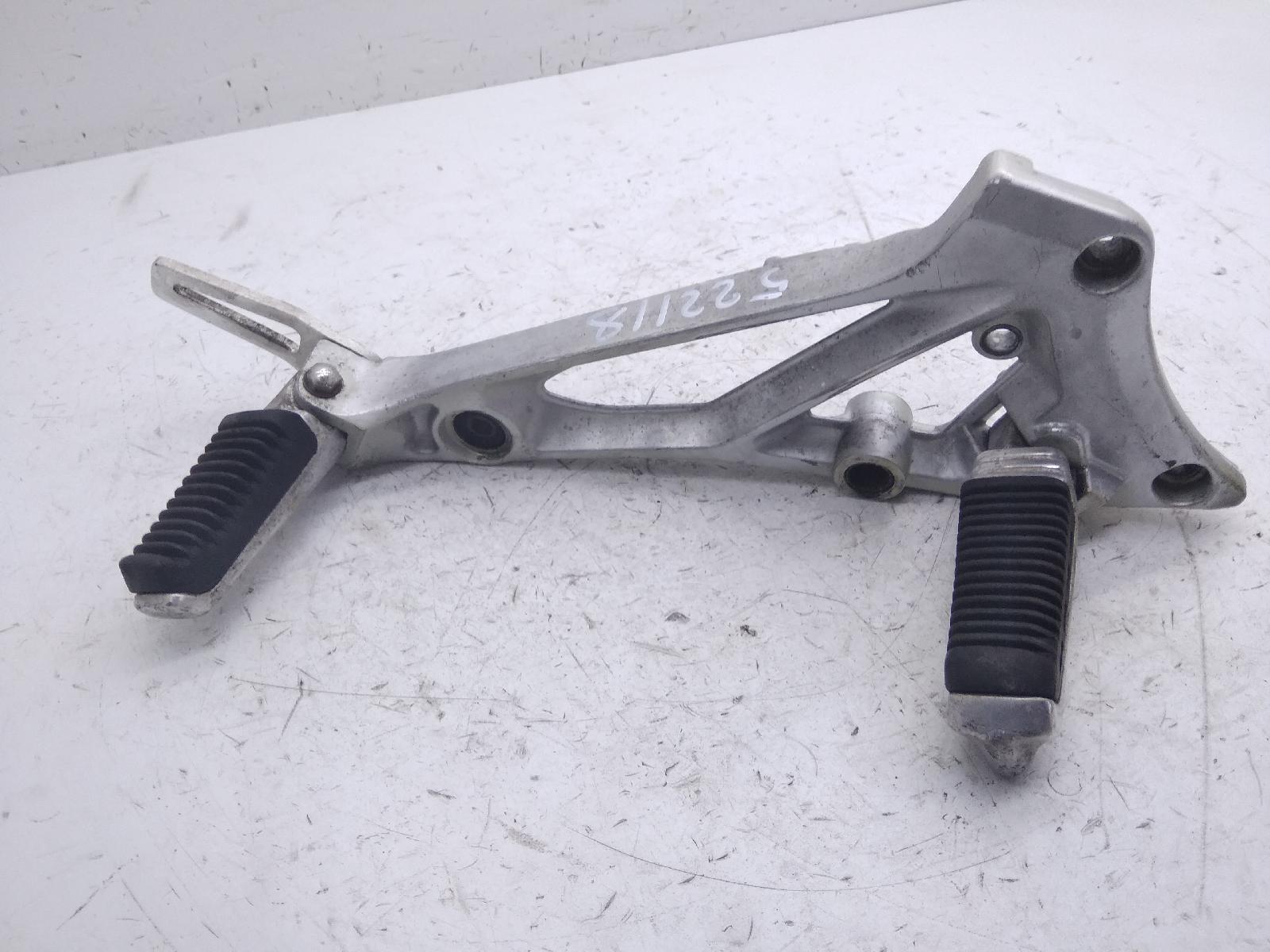 Suzuki gsx e f-h 550 staffa supporto destra e pedane 1985 1987 gn71d