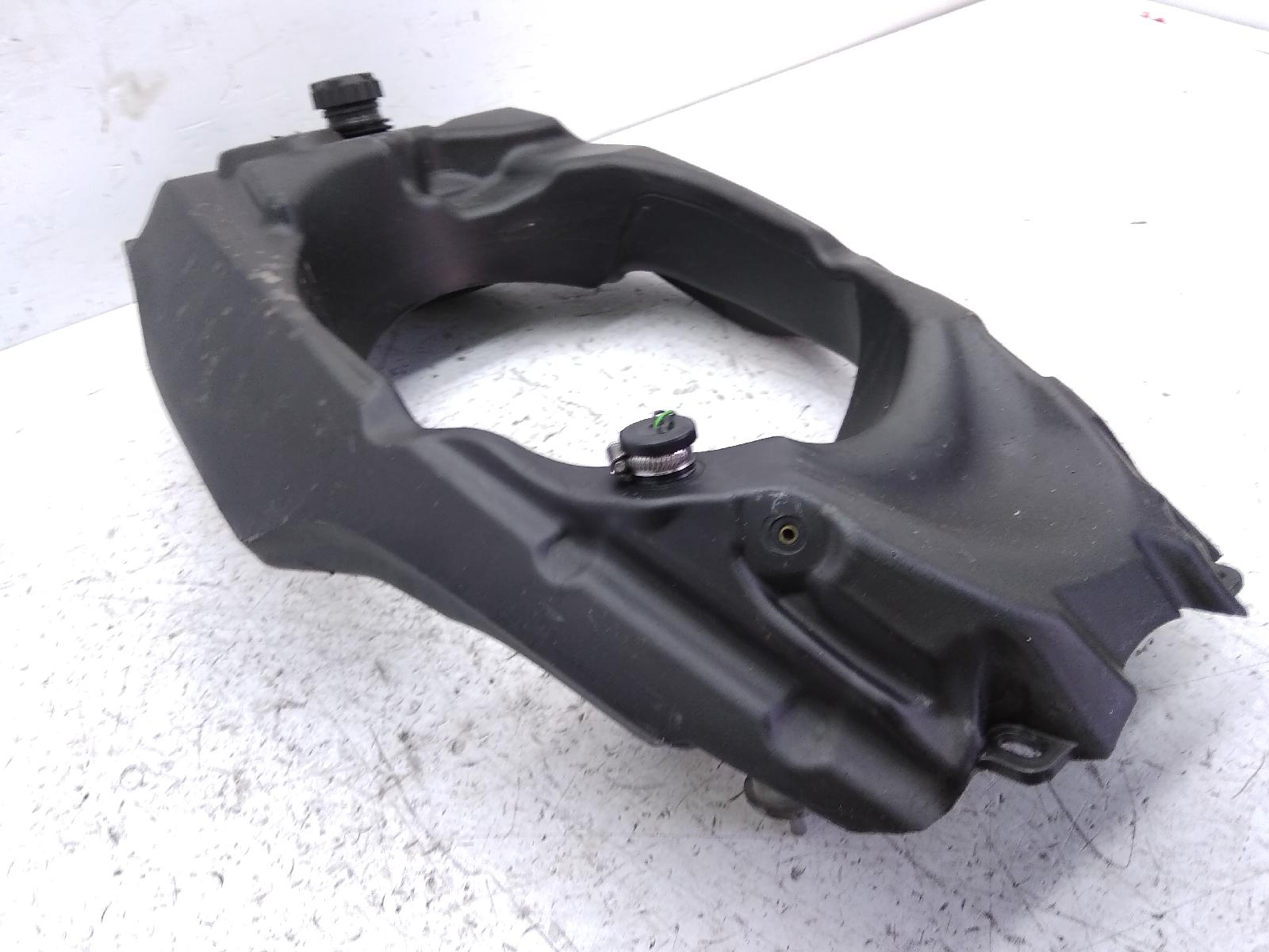 Malaguti f12 r lc 50 serbatoio benzina carburante e rubinetto 2006 2006 62000