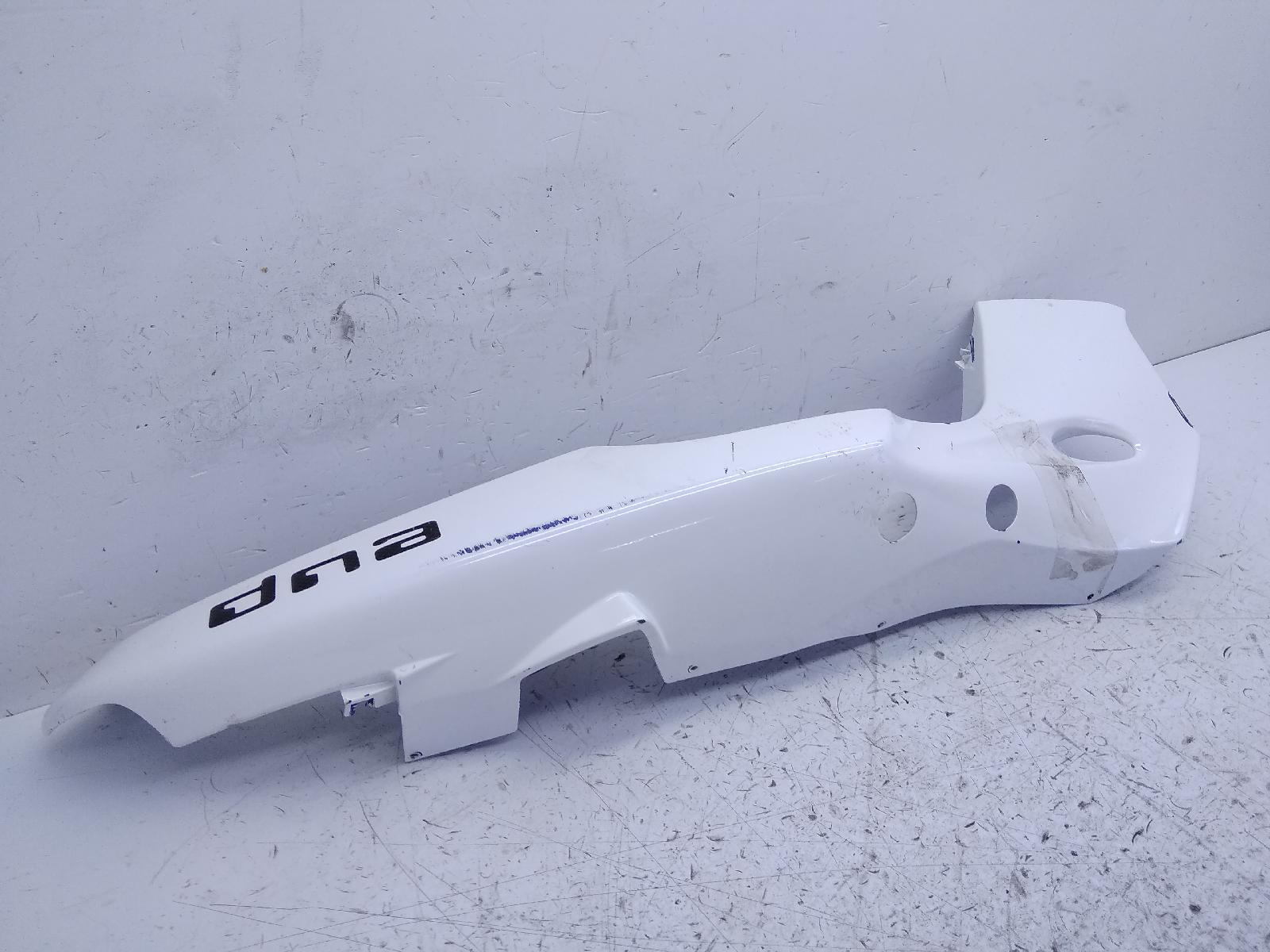 Gilera dna 50 carena fiancata posteriore destra * 2 attacchi rotti 2005 2007 pc2700003