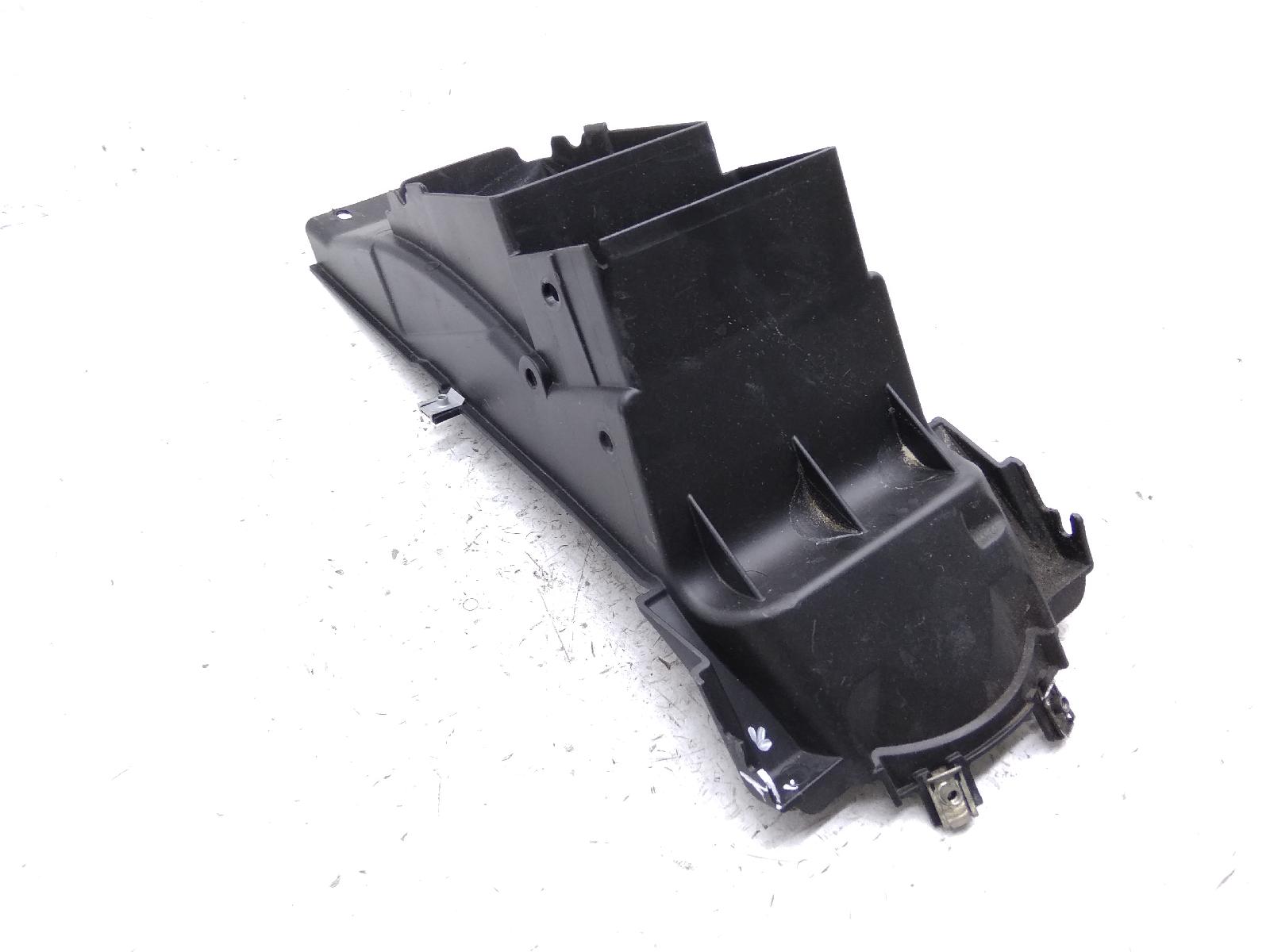 Aprilia sx 125 parafango posteriore interno sotto coda con rottura e crepa 2008 2010 rv000