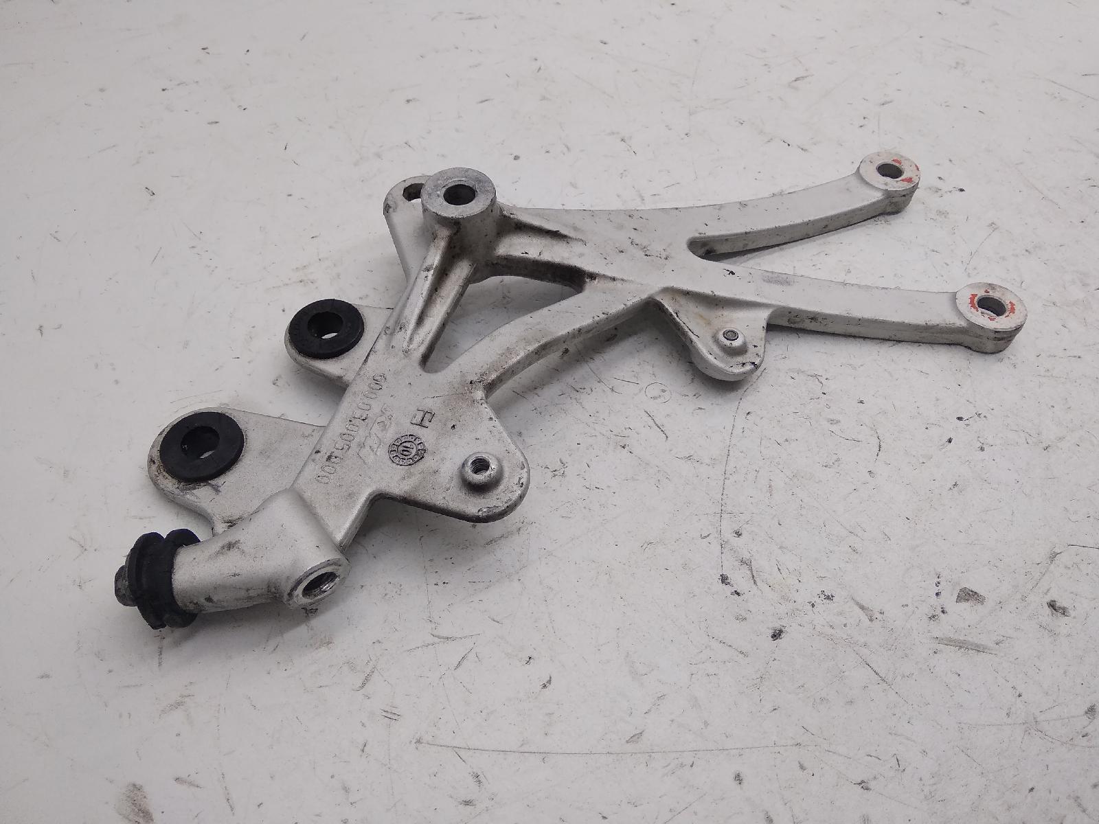 Ktm 990 adveture dakar 999 supporto pedana anteriore destra con difetto 2010 2010 vbkva9404bm