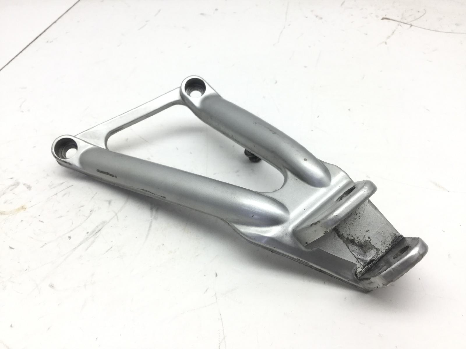Bmw r 1100 s 1100 staffa supporto pedana poggiapiede posteriore sinistra 2000 2000 wb10422a2xza