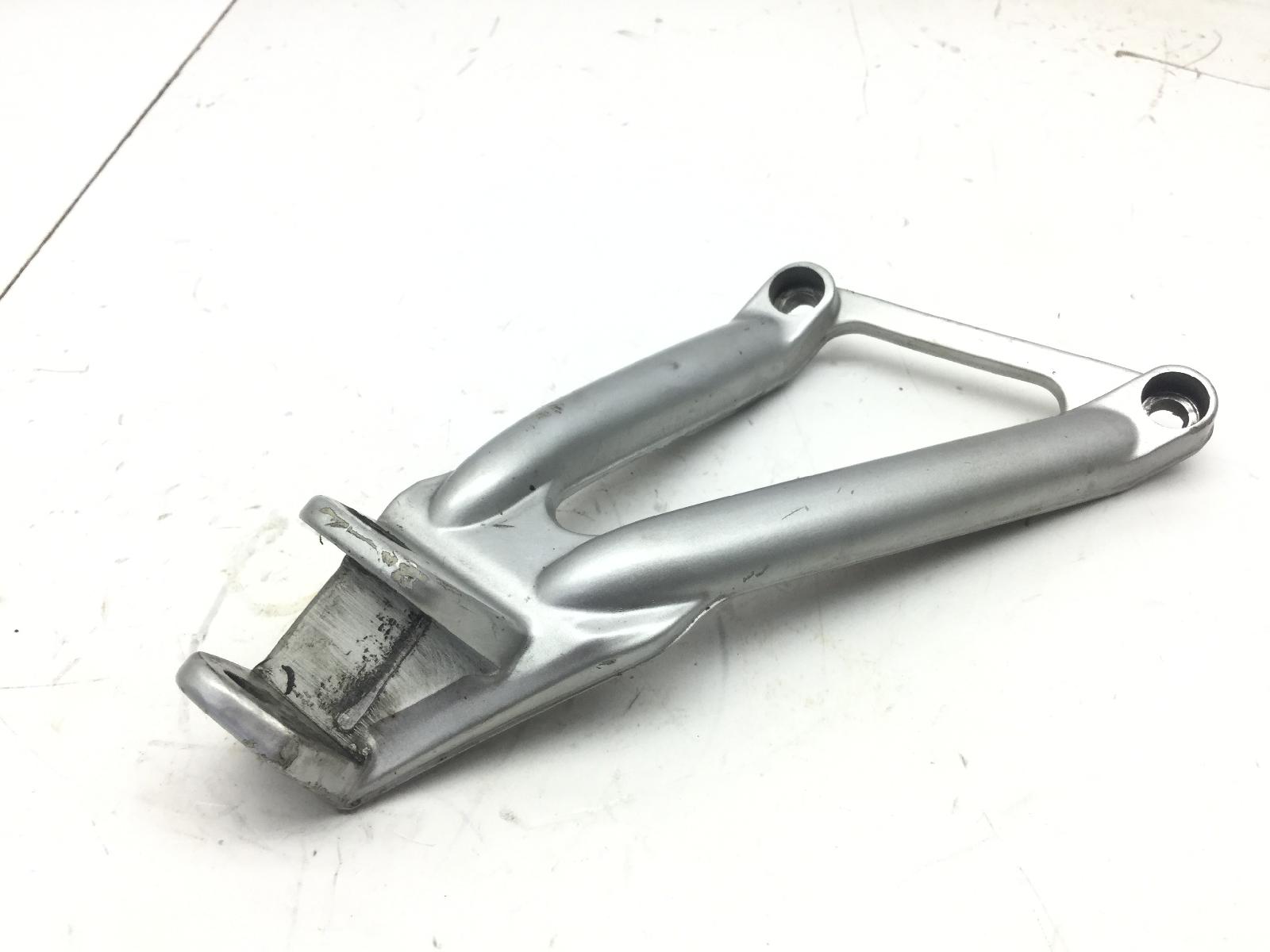 Bmw r 1100 s 1100 staffa supporto pedana poggiapiede posteriore destra 2000 2000 wb10422a2xza