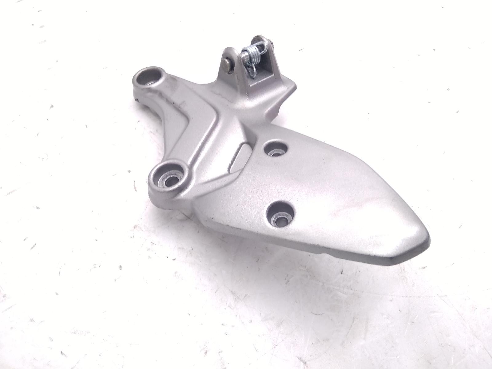 Suzuki sv a l7 650 staffa supporto pedana destro 2017 2017 cx123