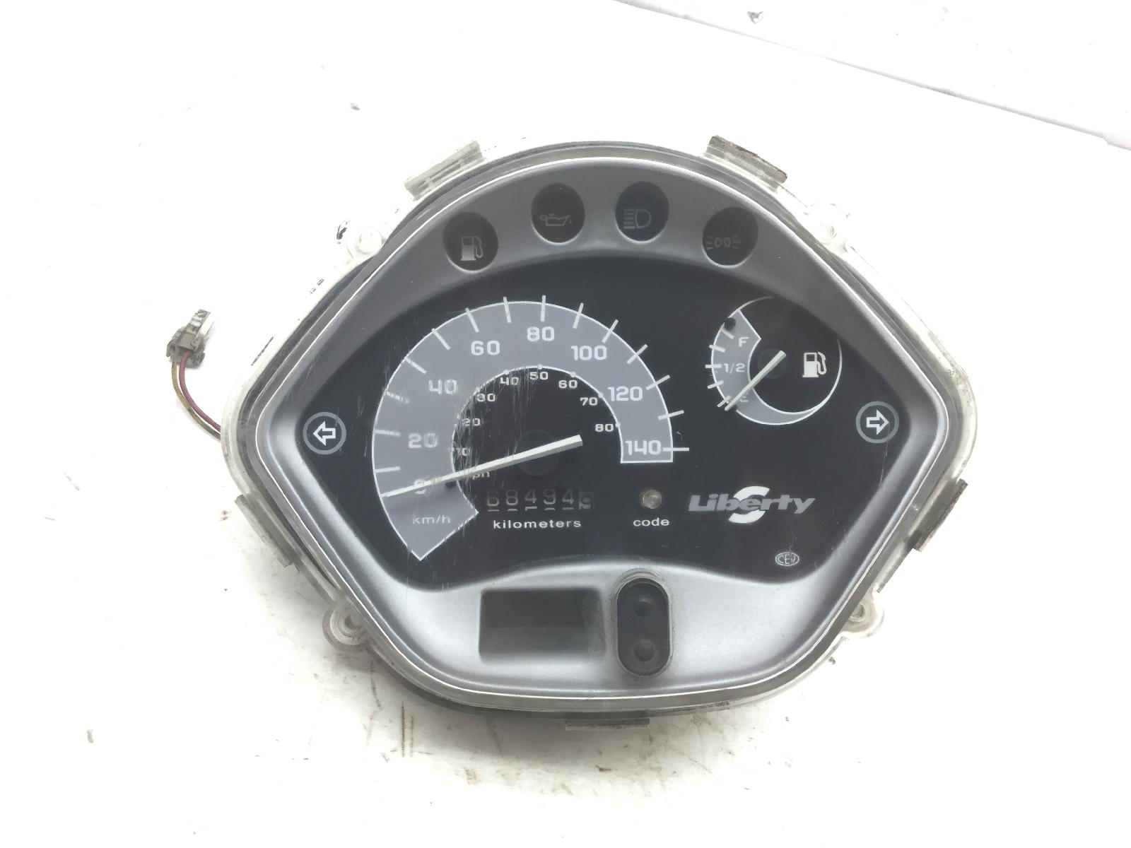 Piaggio liberty sport 200 strumentazione contachilometri con lievi graffi 2006 2006 m38401