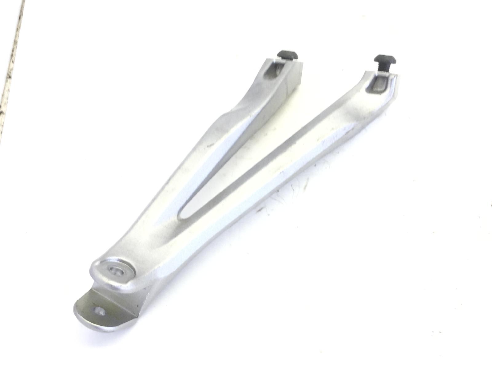 Yamaha yzf r1 1000 staffa supporto pedana posteriore destra 2004 2005 rn121-rn124
