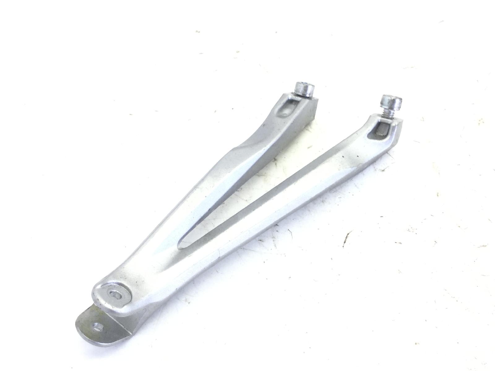 Yamaha yzf r1 1000 staffa supporto pedana posteriore destra 2004 2005 rn121-rn124