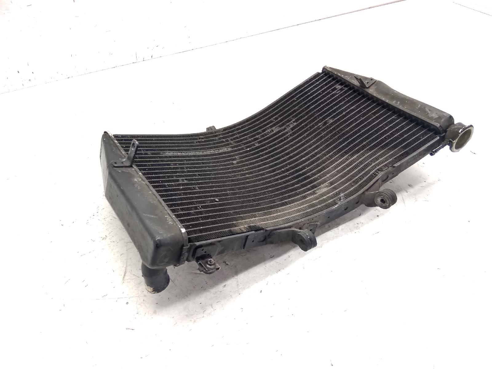 Honda cbr rr 600 radiatore storto e con ammaccature 2005 2006 pc37a15m