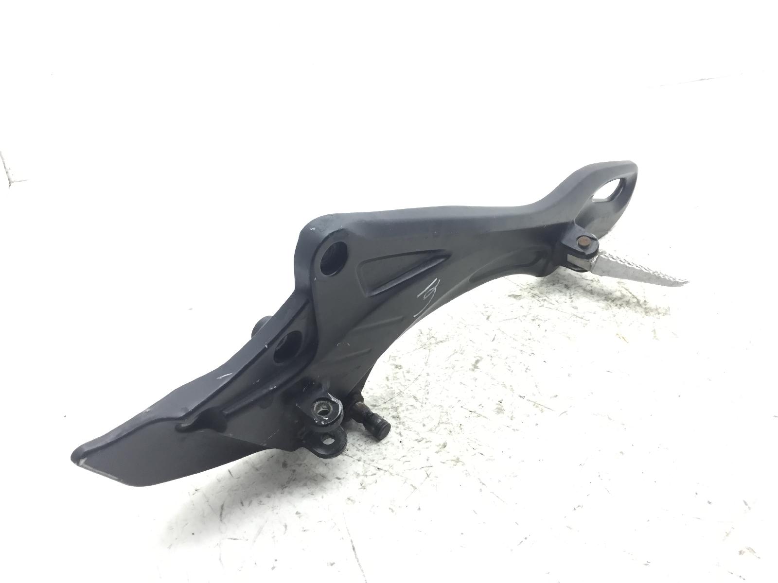 Suzuki gladius sfv 650 staffa supporto e pedana posteriore sinistra 2009 2010 cx111