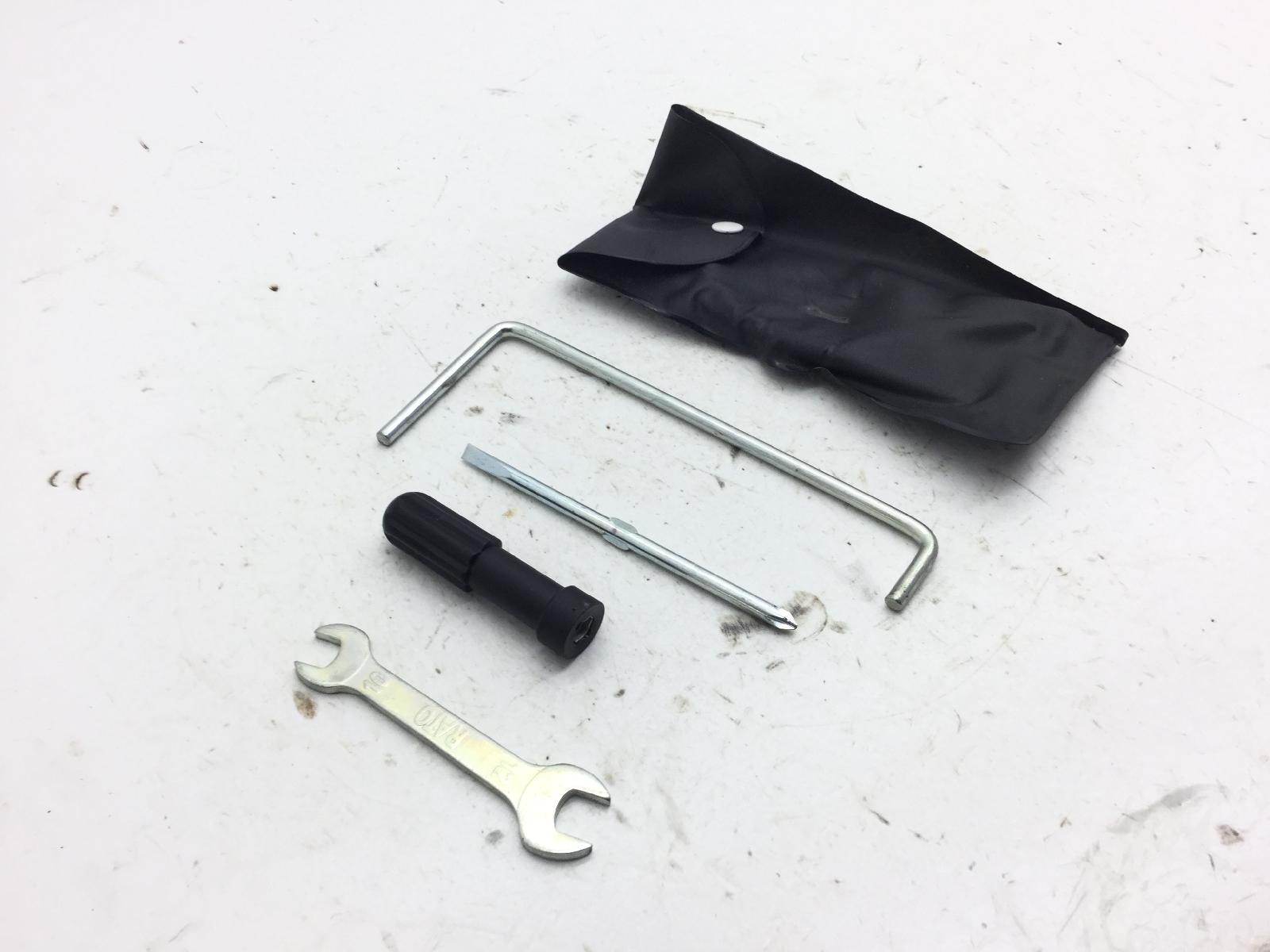 Suzuki burgman l5 abs 200 kit attrezzi attrezzatura di bordo non completa 2015 2015 c9112