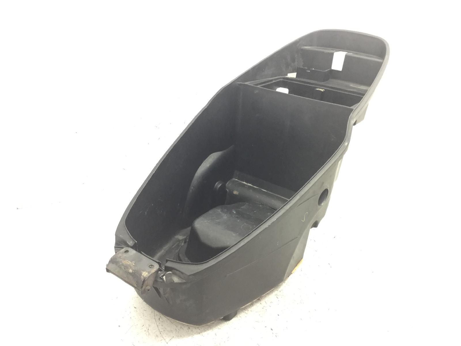 Kymco yup 250 carena vano sottosella - piccola crepa e rottura 2003 2003 u20000