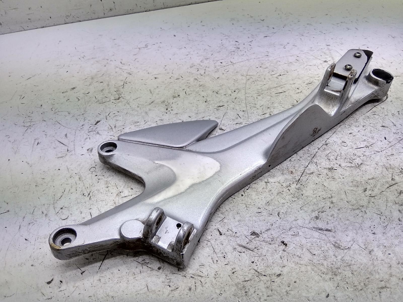Honda cbf 500 staffa supporto sinistro pedane poggiapiedi 2004 2006 pc39c04f