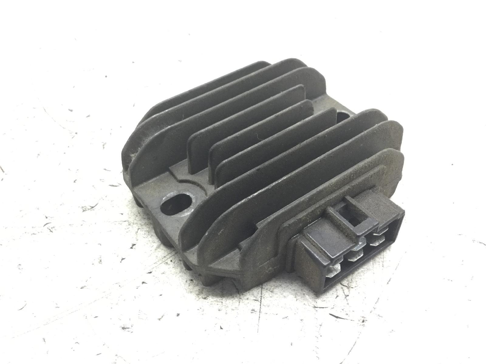Piaggio fly e3 125 regolatore di tensione corrente 2007 2007 m57100