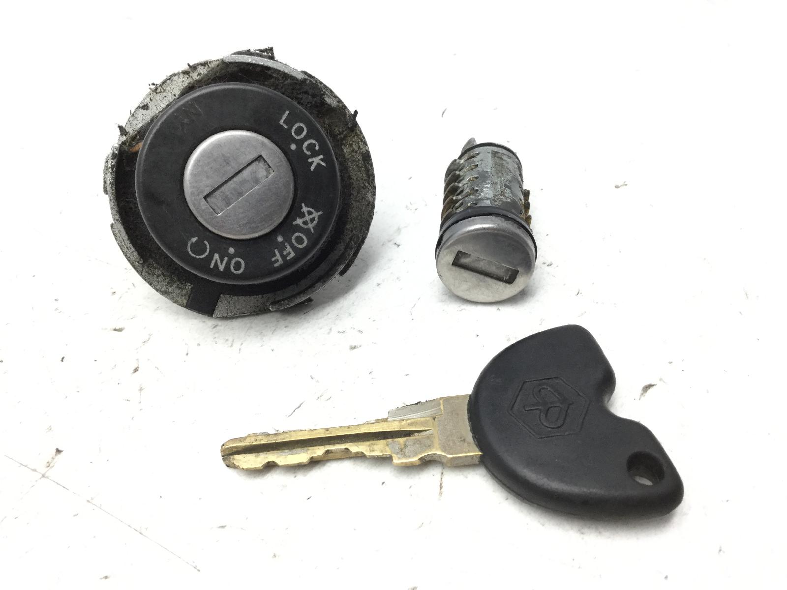 Piaggio fly e3 125 blocchetto accensione chiave 2007 2007 m57100
