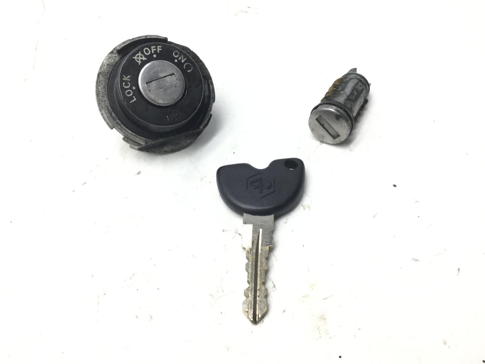 Piaggio fly e3 125 blocchetto accensione serratura e chiave 2007 2007 m57100