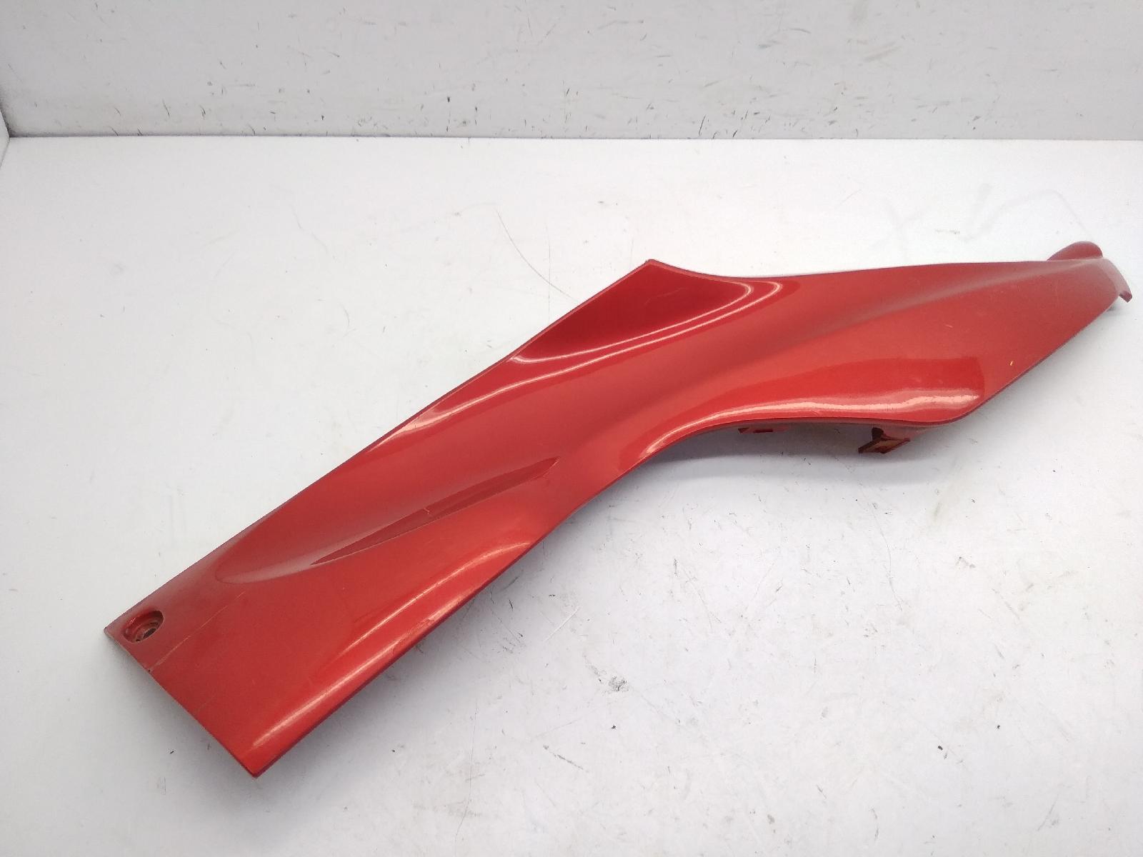 Suzuki epicuro 125 carena sottopedana destra attacco rotto 1999 1999 ax111