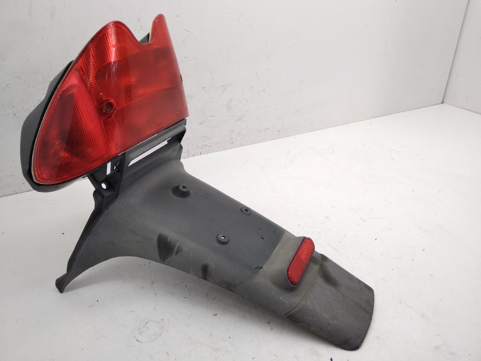 Piaggio skipper st 4t 125 faro fanale posteriore parafango portatarga 2000 2002 m2100
