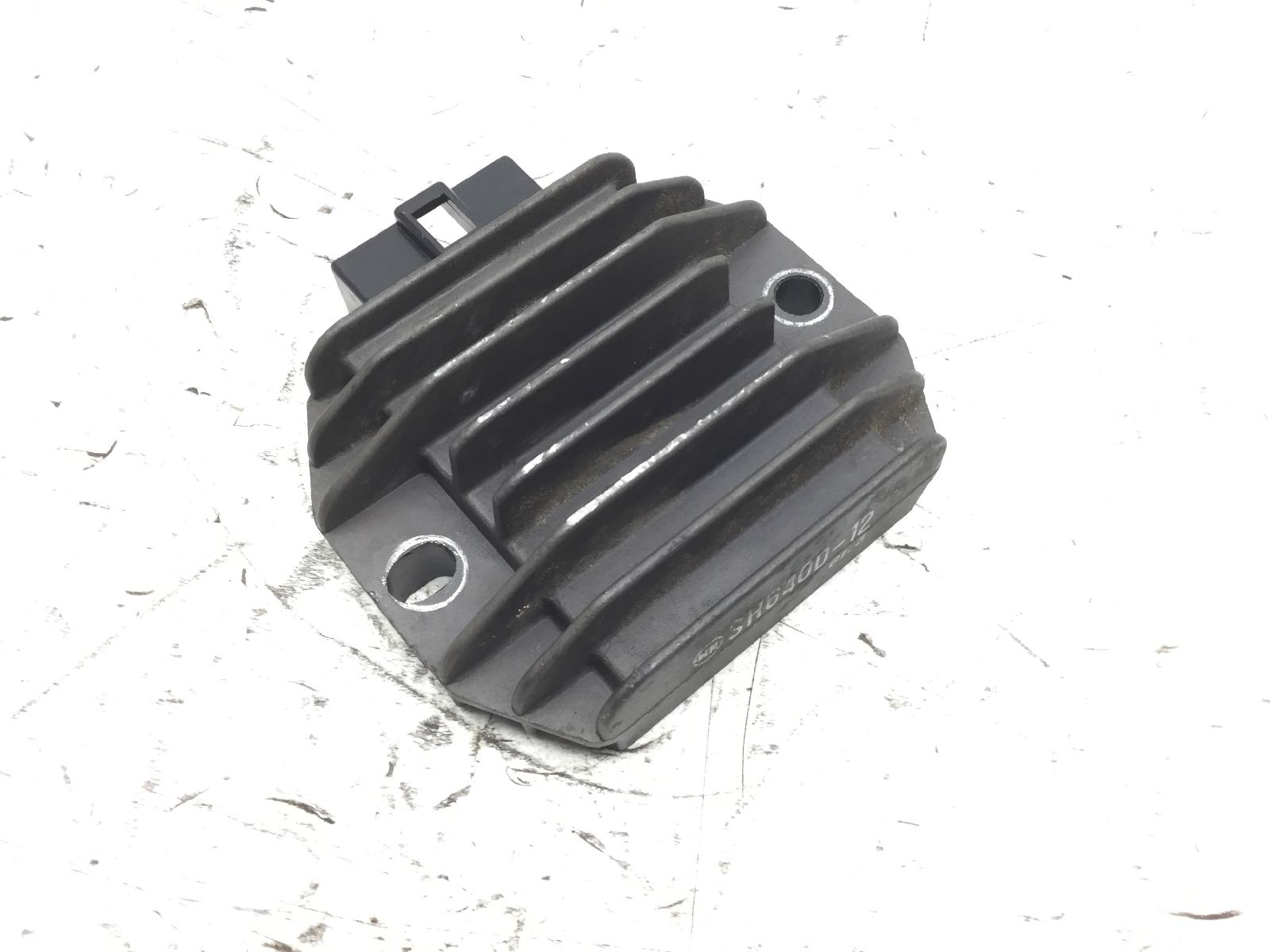 Piaggio skipper st 4t 125 regolatore di tensione 2000 2002 m2100