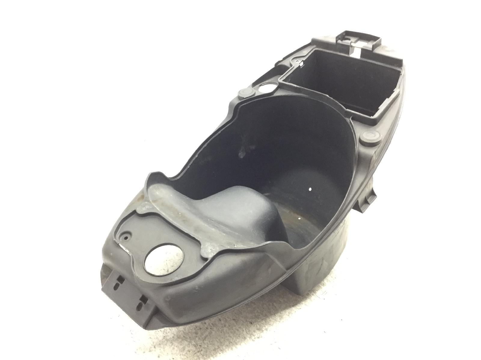 Piaggio liberty 4t moc 50 carena vano sottosella - piccola rottura 2009 2016 c49200