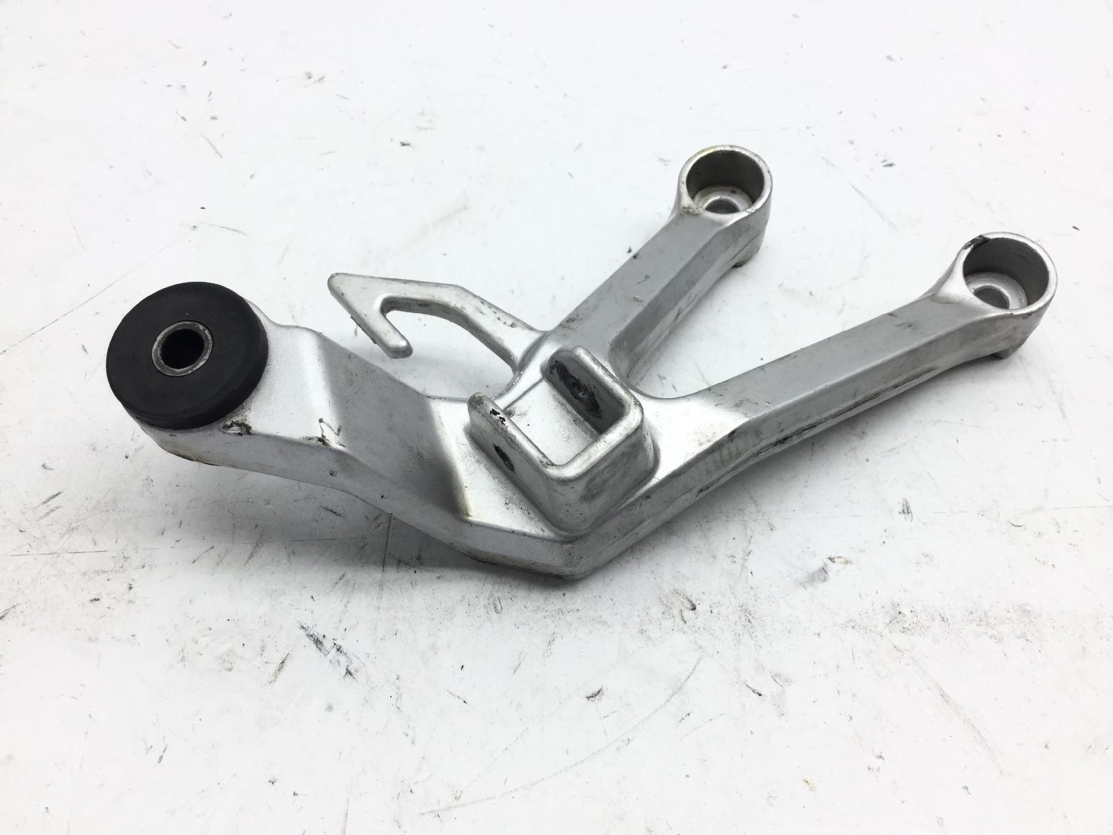 Suzuki sv s 650 supporto pedana posteriore destro 2004 2004 by132
