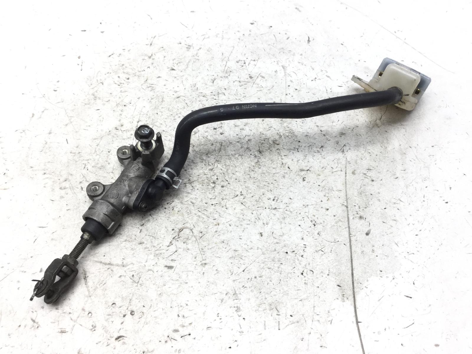 Suzuki gsx 750 pompa freno posteriore con vaschetta olio 1998 2001 ae111