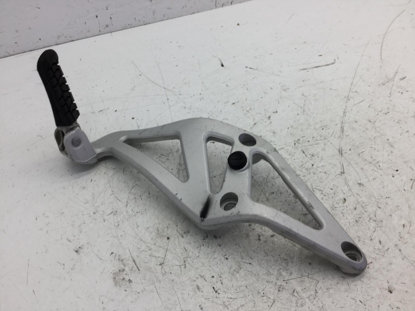 Ktm super duke 990 pedana posteriore destra e supporto 2007 2011 bkvd94026m