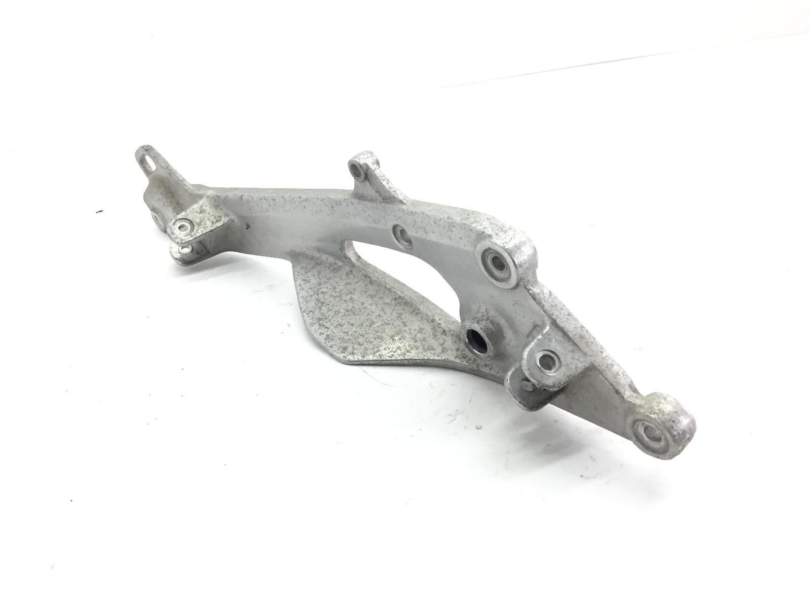 Yamaha tdm 900 staffa destra supporto pedane poggiapiedi 2007 2007 rn181